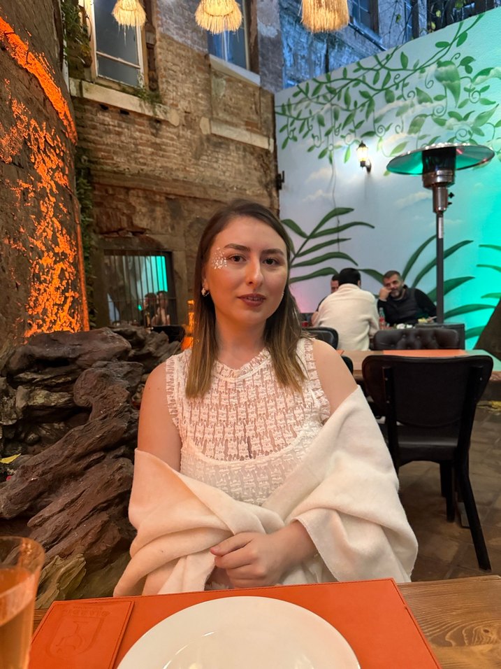 Beyaz Etnik Desenli Sıfır Kollu Uzun Elbise - Görsel 3