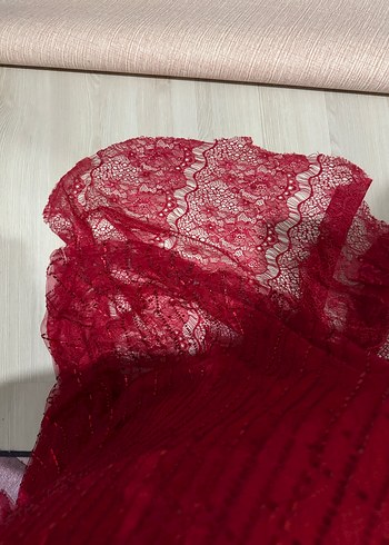 SuyoluParlak Kırmızı Straplez Midi Elbise - Görsel 4