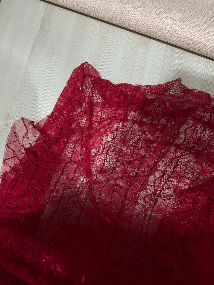 SuyoluParlak Kırmızı Straplez Midi Elbise - Görsel 3