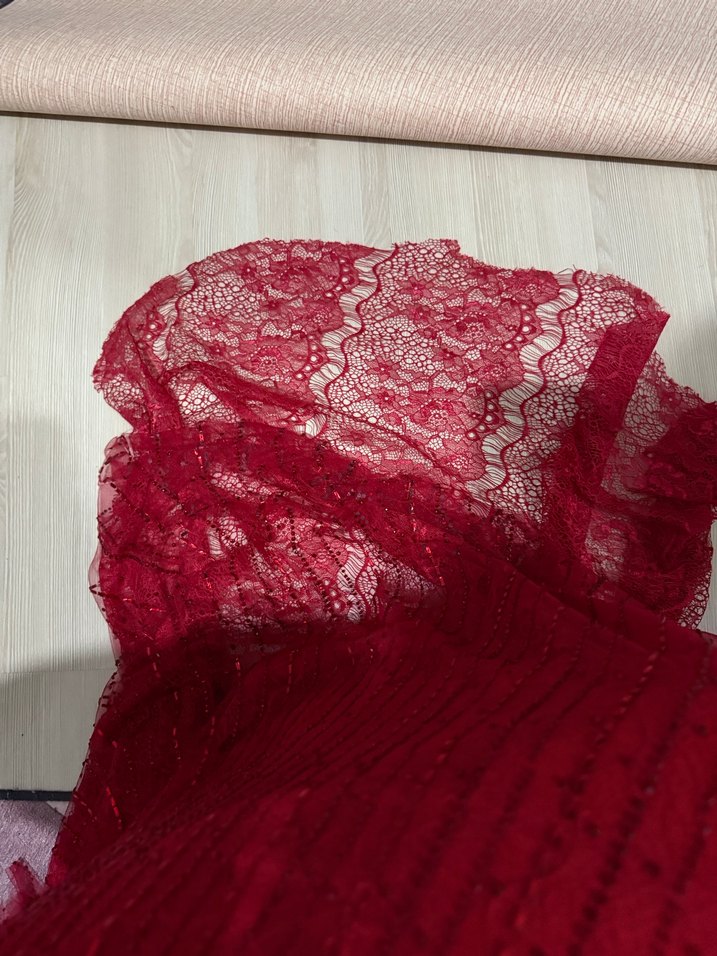 SuyoluParlak Kırmızı Straplez Midi Elbise - Görsel 4