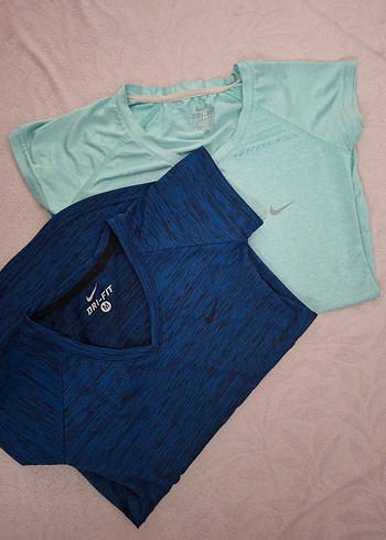 V-Yaka Kadın Spor Tişörtü - Görsel 4