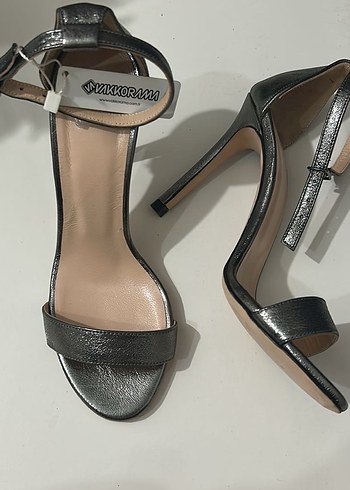 VAKKORAMA Gri Stiletto Topuklu Tokalı Kadın Abiye Ayakkab - Görsel 2