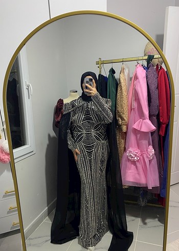 Tesettür pelerinli siyah abiye - Görsel 5