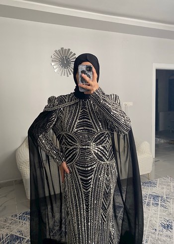 Tesettür pelerinli siyah abiye - Görsel 2