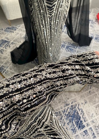 Tesettür pelerinli siyah abiye - Görsel 3