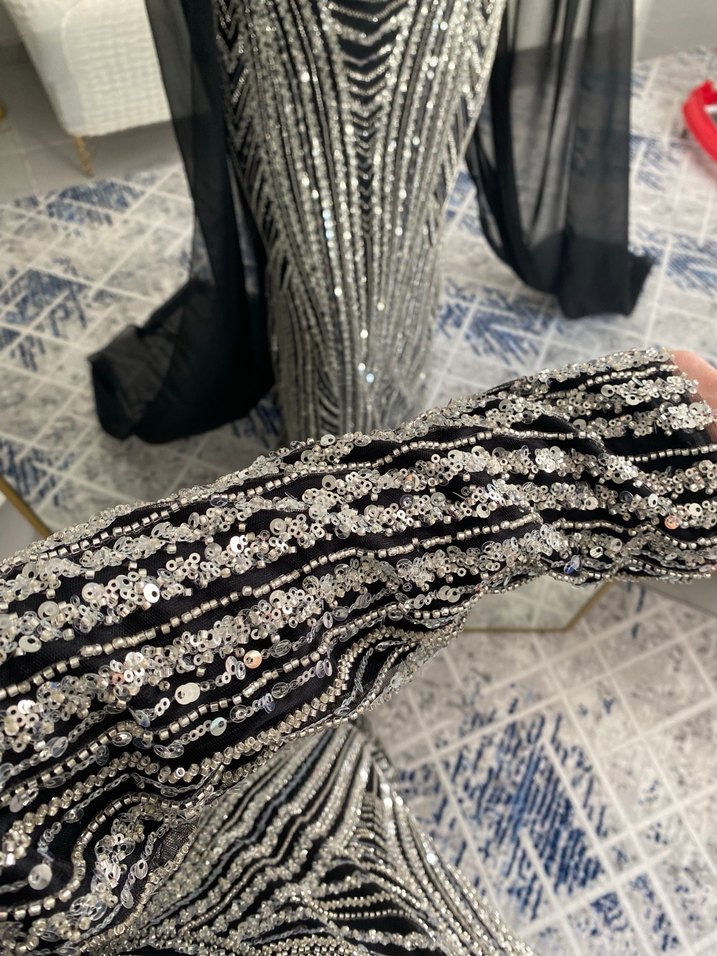 Tesettür pelerinli siyah abiye - Görsel 3