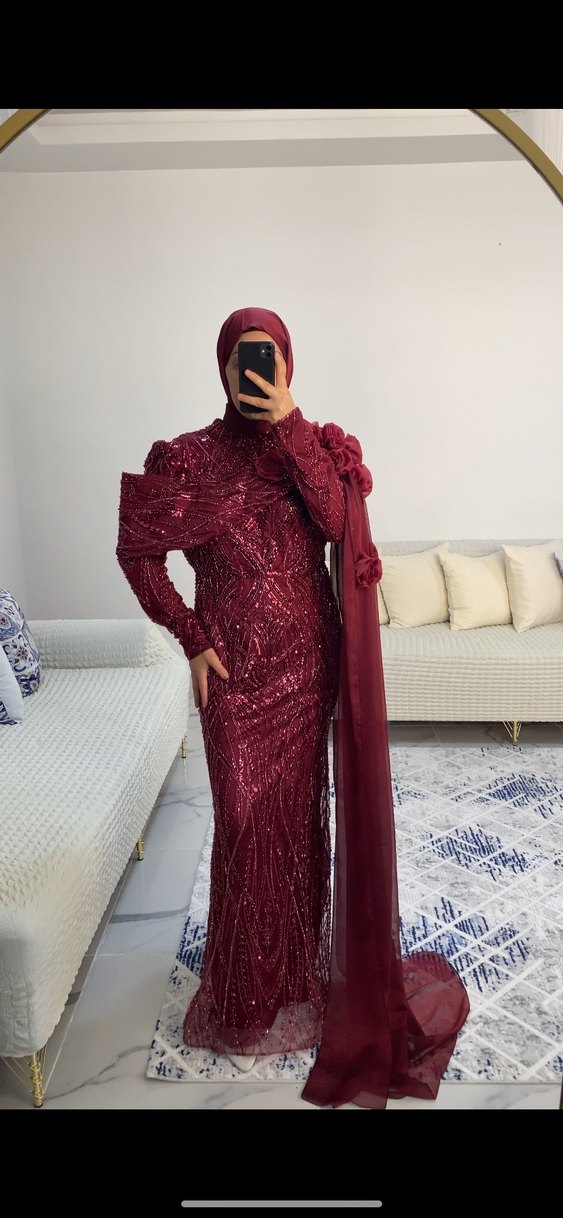 Tesettür bordo pelerinli abiye - Görsel 5