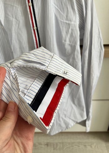 Düğmeli Uzun Kollu Çizgili Beyaz Gömlek - Görsel 2