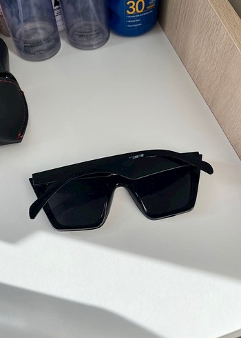 Siyah Kadın Güneş Gözlüğü - Şehir Stili - Görsel 3