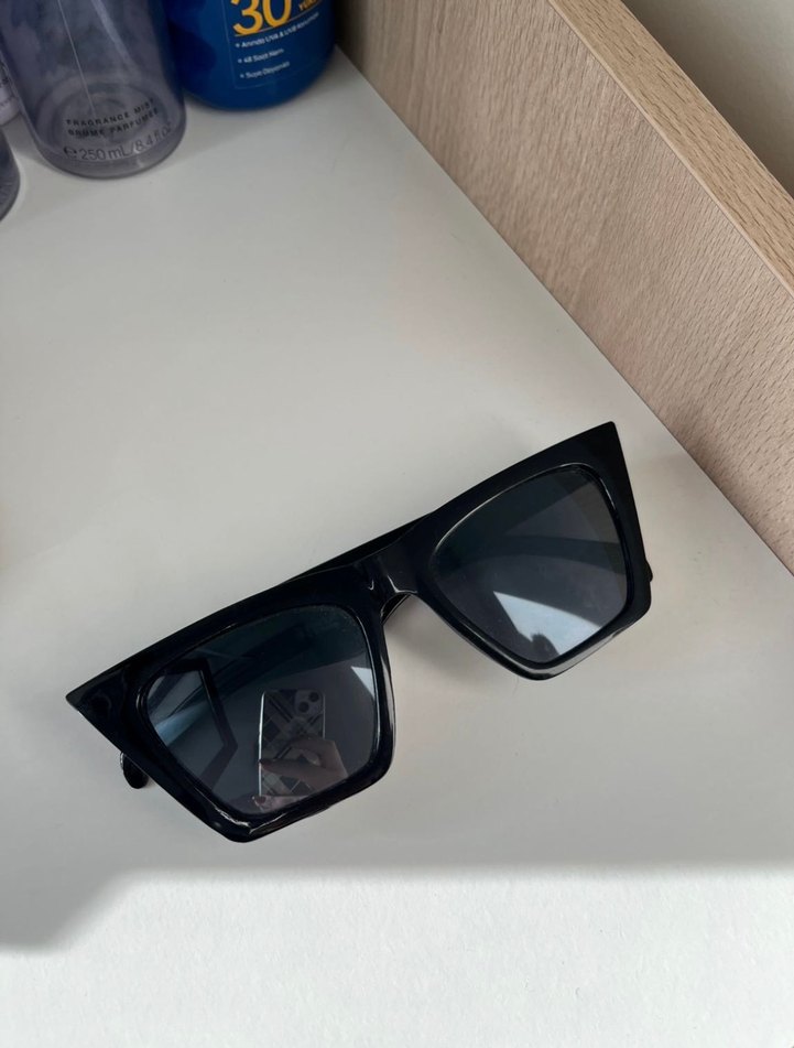 Siyah Kadın Güneş Gözlüğü - Şehir Stili - Görsel 4