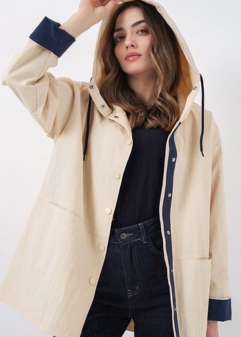 Teknik Kumaş Kapüşonlu Trençkot - Görsel 5