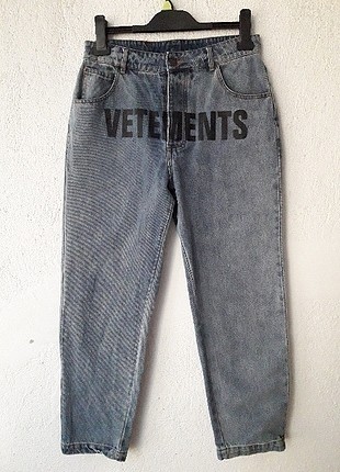 VETEMENTS x Levi's jeans