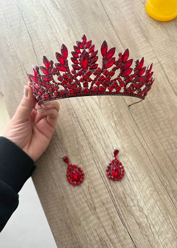 Accessorize Kırmızı Payetli Kadın Taç ve Küpe Seti