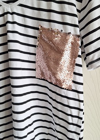 V Yaka Çizgili Kadın Tişört - Görsel 3