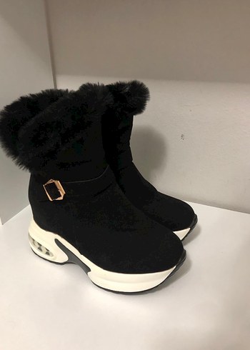 Siyah Kürklü Kadın Dolgu Topuk Bot - Görsel 4