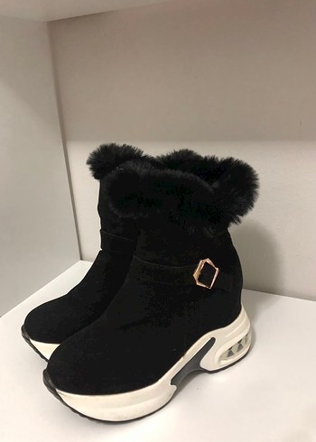 Siyah Kürklü Kadın Dolgu Topuk Bot - Görsel 2