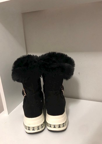 Siyah Kürklü Kadın Dolgu Topuk Bot - Görsel 3