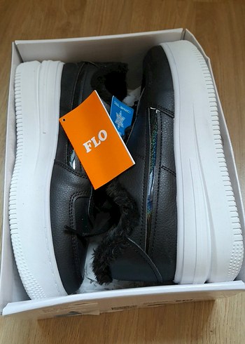 FLO MARKA Siyah Kürklü Platform Kadın Spor Ayakkabı - Görsel 5