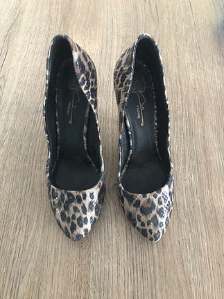 37 no Bershka stiletto ve elbise