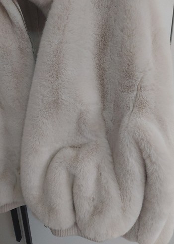 Beyaz Peluş Detaylı Kadın Kışlık Ceket - Görsel 4