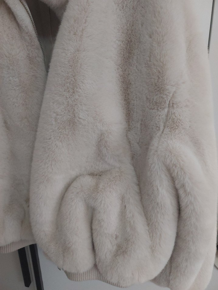 Beyaz Peluş Detaylı Kadın Kışlık Ceket - Görsel 4