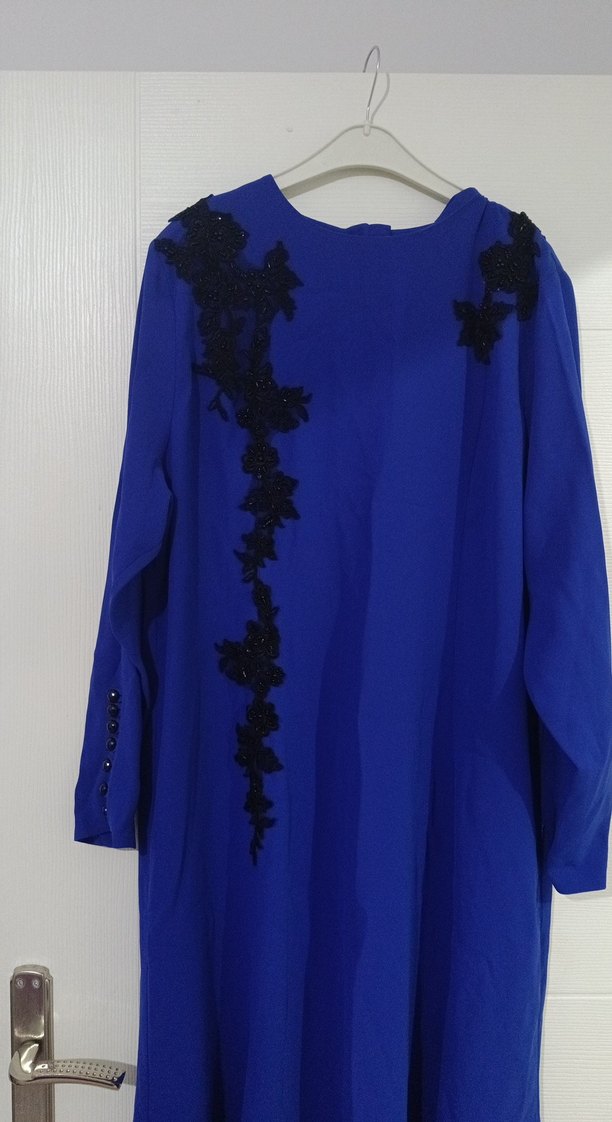 Drapeli Nakışlı Mavi Uzun Kollu Elbise - Görsel 2