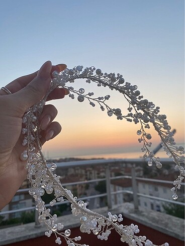 Beden Beyazbtik markalı gelin tacı