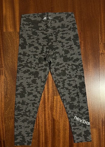 New Balance kamuflaj midi tayt - Görsel 3