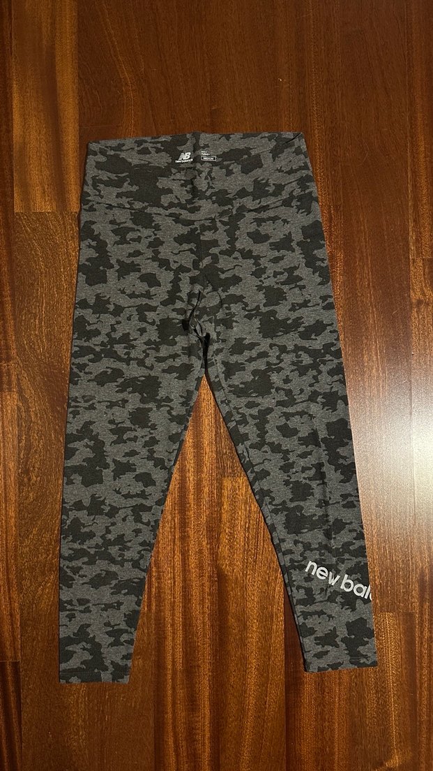 New Balance kamuflaj midi tayt - Görsel 3