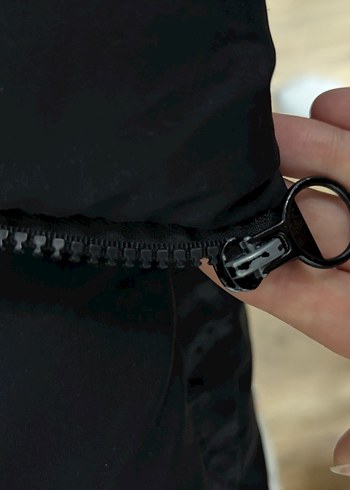 Siyah Fermuarlı Kadın Kışlık Mont - Görsel 4