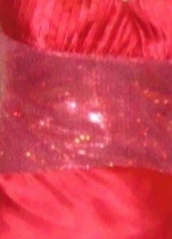 KIRMIZI RENK  SATEN SIRT DEKOLTELİ  ÖNÜ   PARLAK PULLU  ELBISE - Görsel 7