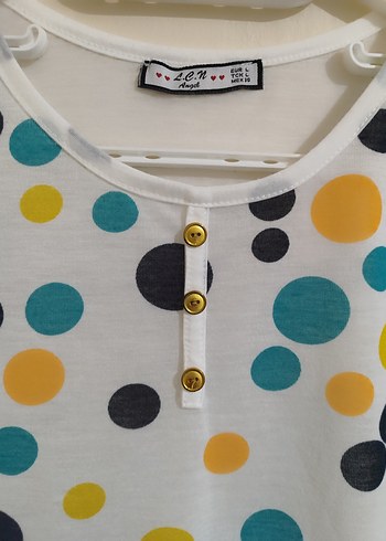 Kadın Renkli Puantiyeli Düğmeli Tişört - Görsel 3