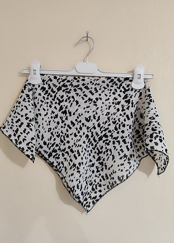 Kadın Gri-Beyaz Desenli Sokak Stili Fular - Görsel 2