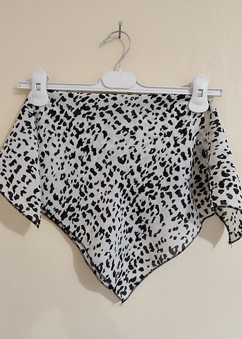 Kadın Gri-Beyaz Desenli Sokak Stili Fular - Görsel 3