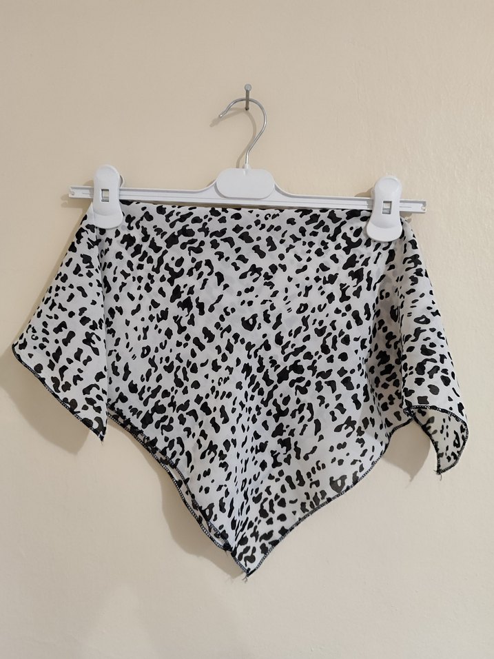 Kadın Gri-Beyaz Desenli Sokak Stili Fular - Görsel 2