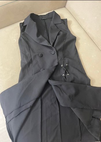 Siyah Düğmeli Sıfır Kollu Siyah Kadın Kaban - Görsel 3