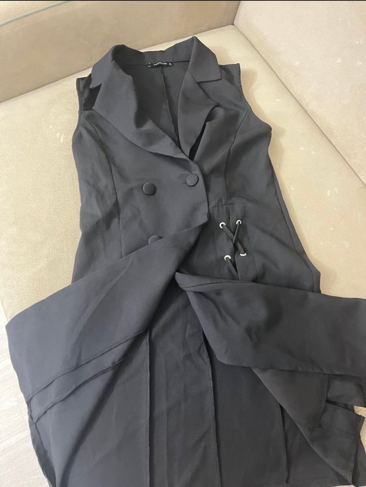 Siyah Düğmeli Sıfır Kollu Siyah Kadın Kaban - Görsel 3