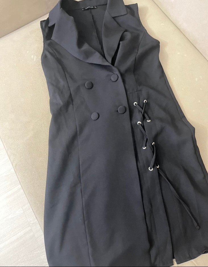 Siyah Düğmeli Sıfır Kollu Siyah Kadın Kaban - Görsel 2