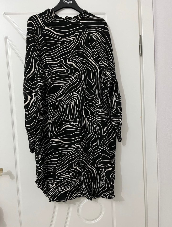 Uzun Kollu Siyah Zebra Desenli Tunik - Görsel 2