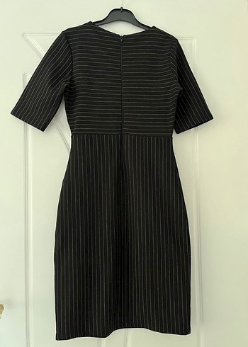 V Yaka Çizgili Siyah Kalem Elbise - Görsel 4