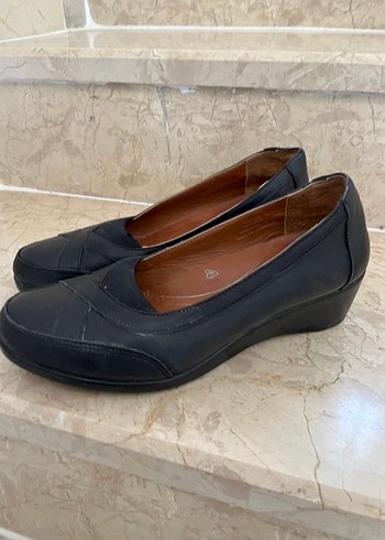 Siyah Tokalı Kadın Dolgu Topuk Babet - Görsel 2