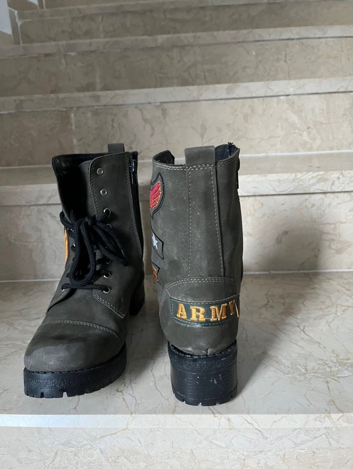 Gri Süet Tokalı Blok Topuklu Punk Bot - Görsel 3