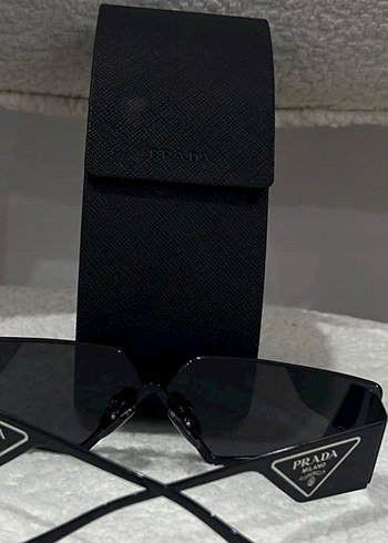 Minimalist Siyah Kadın Gözlüğü - Görsel 3