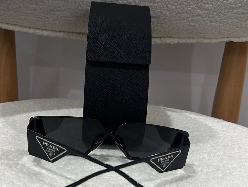 Minimalist Siyah Kadın Gözlüğü - Görsel 3