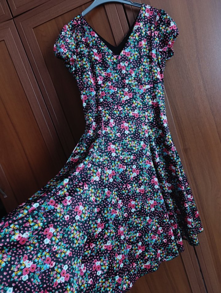 Çiçek Desenli V Yaka Uzun Kadın Elbise - Görsel 2