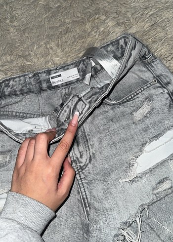 Gri Tüylü Mini Denim Şort - Görsel 2