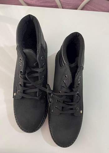 Siyah Süet Bağcıklı Kadın Dolgu Topuk Bot - Görsel 3