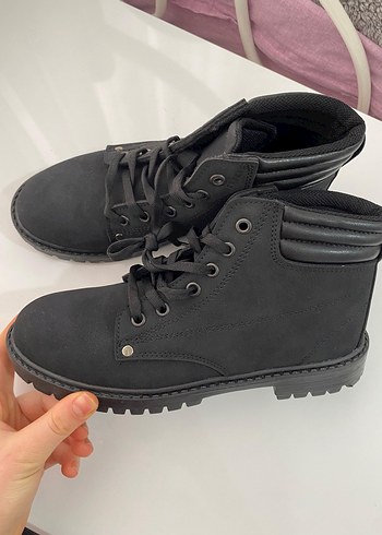 Siyah Süet Bağcıklı Kadın Dolgu Topuk Bot - Görsel 2