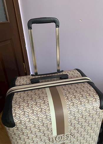 Guess büyük boy valiz bavul - Görsel 5