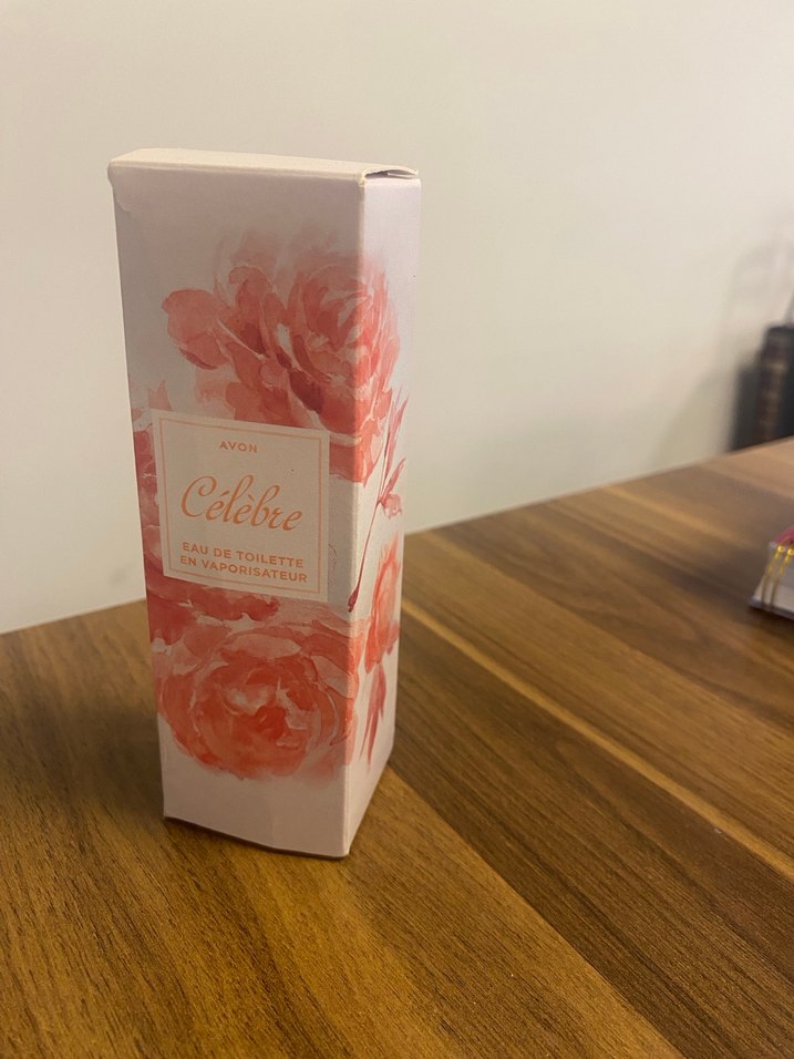 Avon Celebre Kadın Parfümü - Görsel 2